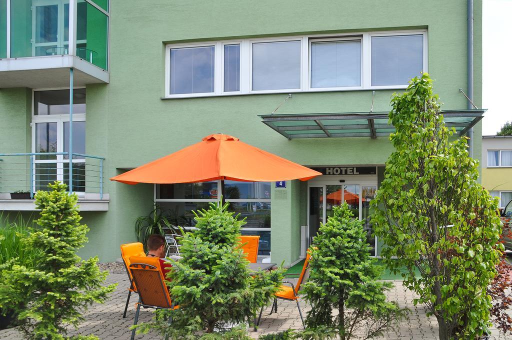 פראג Hotel Imos מראה חיצוני תמונה