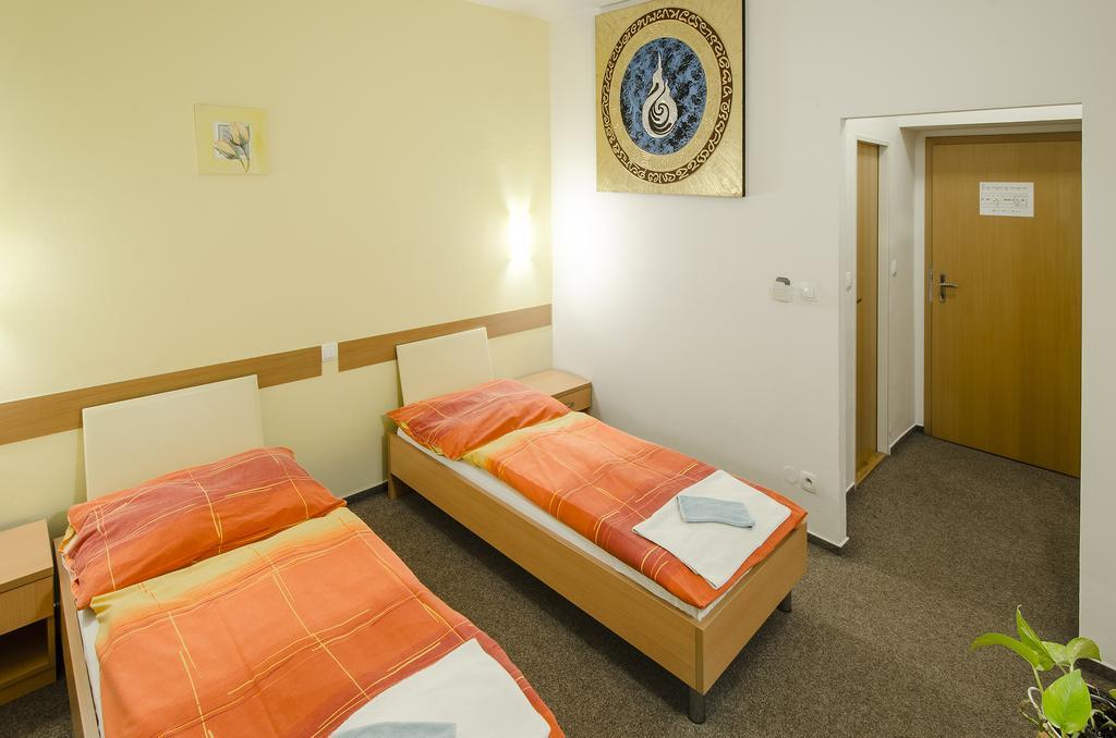 פראג Hotel Imos מראה חיצוני תמונה