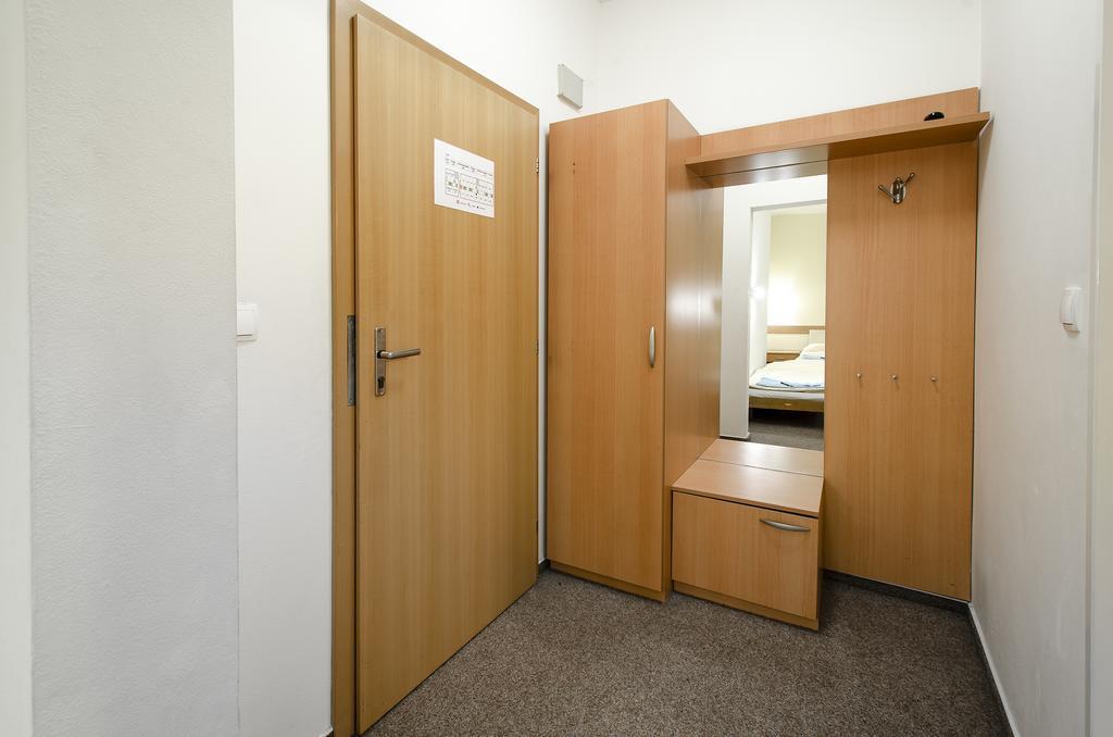פראג Hotel Imos מראה חיצוני תמונה