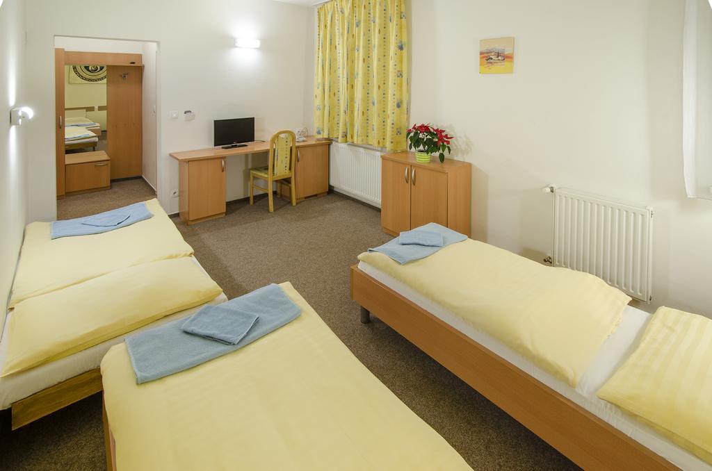 פראג Hotel Imos מראה חיצוני תמונה